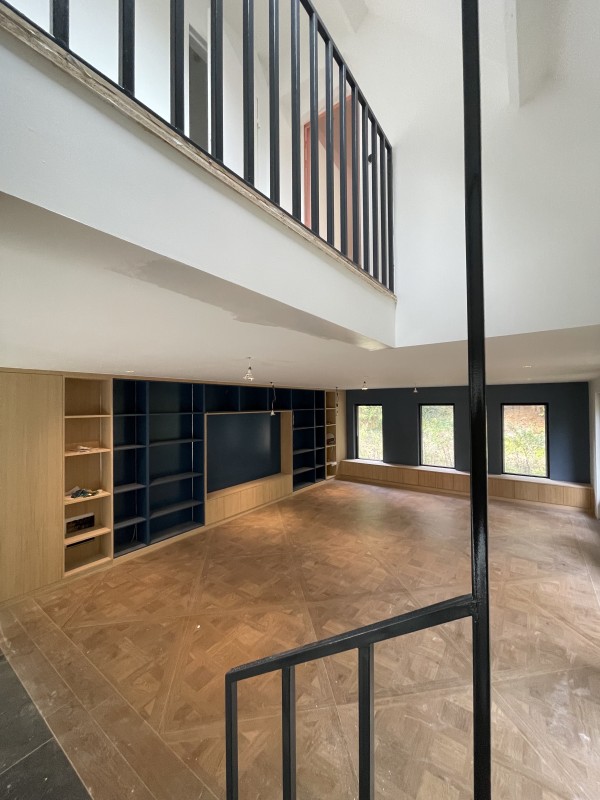 Meuble TV et Bibliothèque sur mesure avec rangements intégrés – Paris 16e