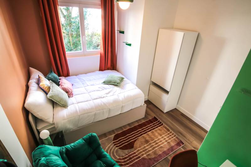 chambre étudiante terracotta et verte sur mesure