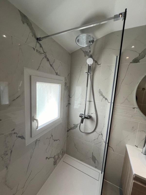 renovation totale de la douche avec receveur extra-plat dans maison 78100 st germain en laye