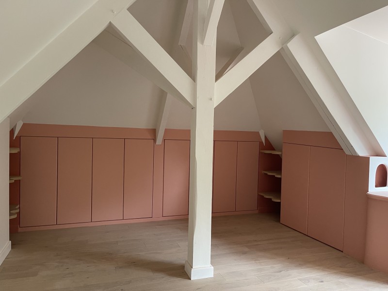 Pièce rénovée sous combles Paris 16e près de Neuilly-sur-Seine